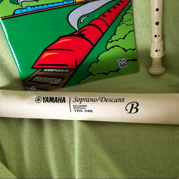 YAMAHA Soprano B Recorder, with instruction book and cover. NWOT - Picture 8 of 10